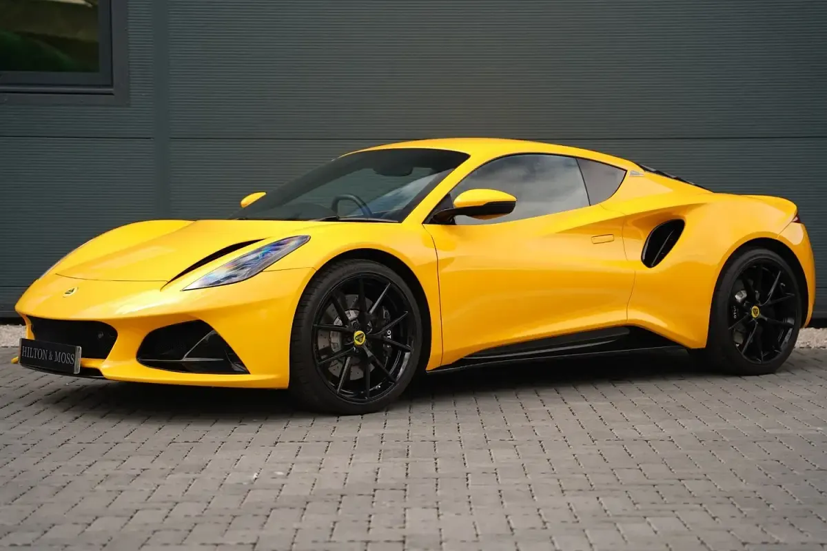 Used Lotus Emira 405 HP (297 kW) 2023 Yellow Coupe