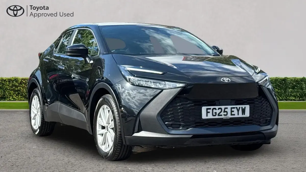 Used Toyota C-HR 140 HP (102 kW) 2025 SUV