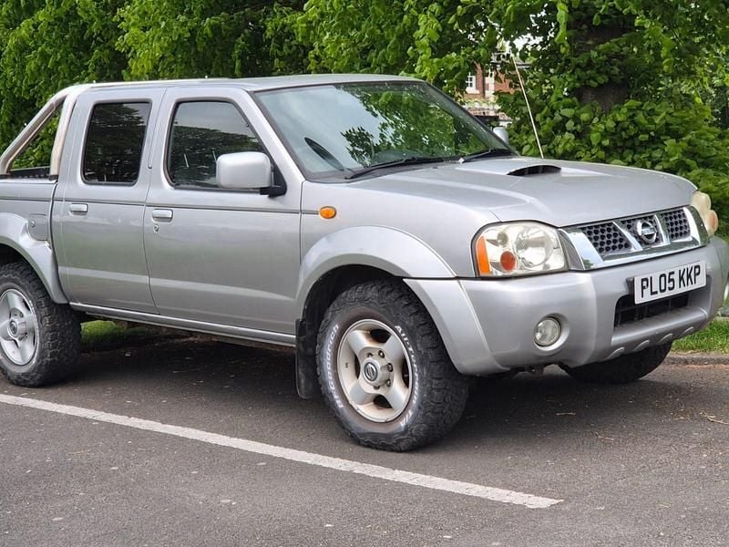 Used Nissan Navara 174 HP (127 kW) 2005 Silver Pickup