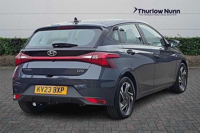Used Hyundai i20 SE 100 HP (73 kW) 2023 Aurora grey/black mono Hatchback