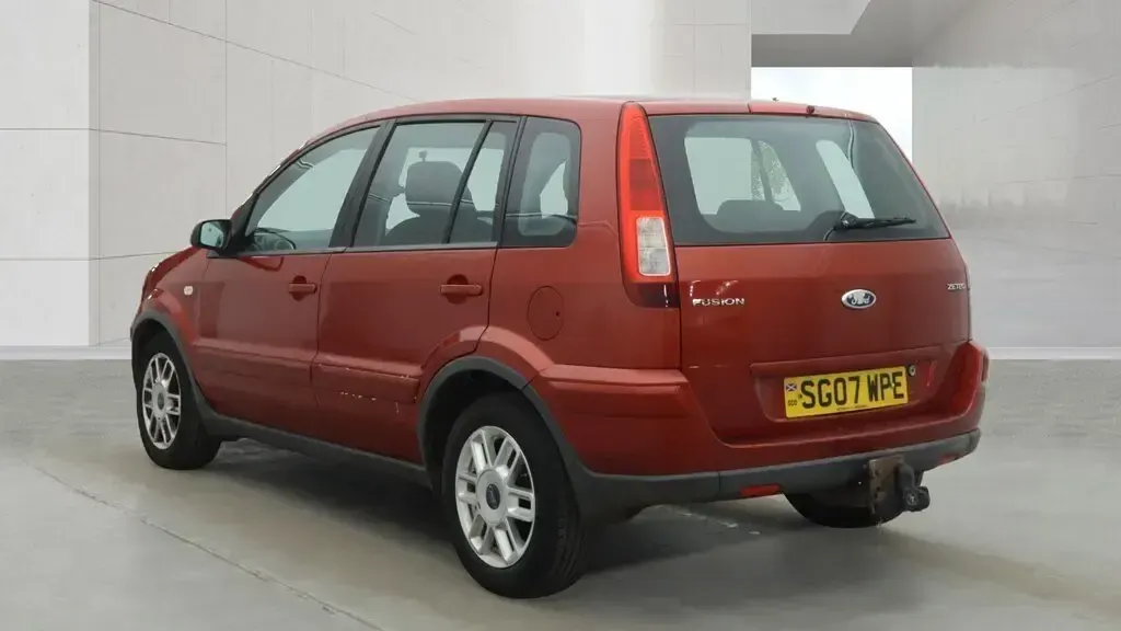 Used Ford Fusion Zetec 80 HP (58 kW) 2007 Orange Hatchback