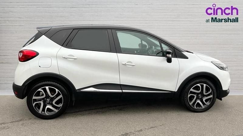 Used Renault Captur Iconic 120 HP (88 kW) 2017 White/black SUV