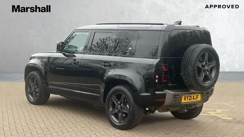 Used Land Rover Defender SE Dynamic 249 HP (183 kW) 2021 Metallic  santorini black SUV