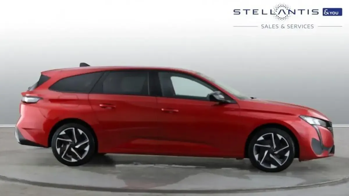 Used Peugeot 308 SW Allure Premium 129 HP (94 kW) 2023 Red Estate