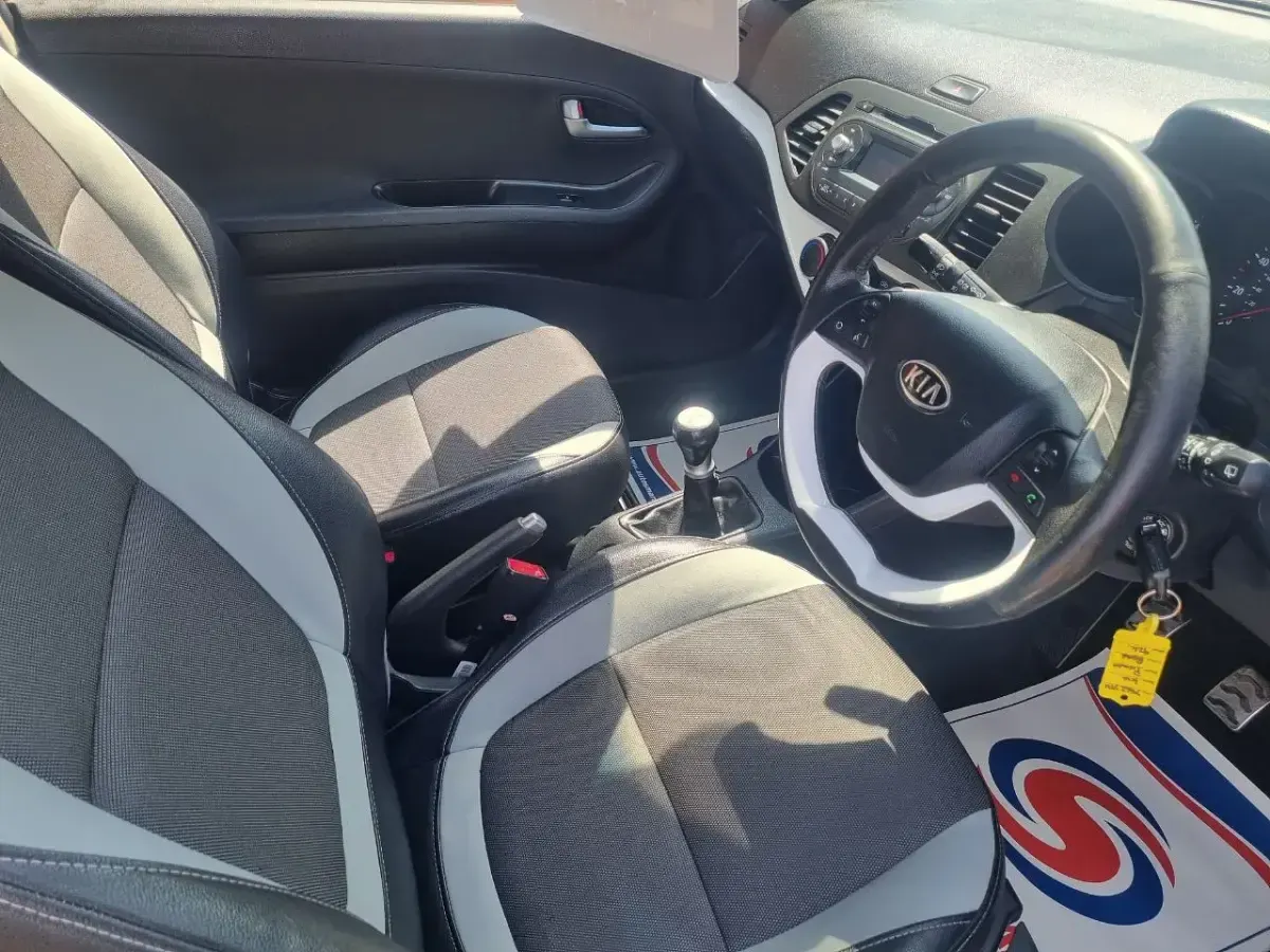 Used Kia Picanto 84 HP (61 kW) 2012 Beige Hatchback