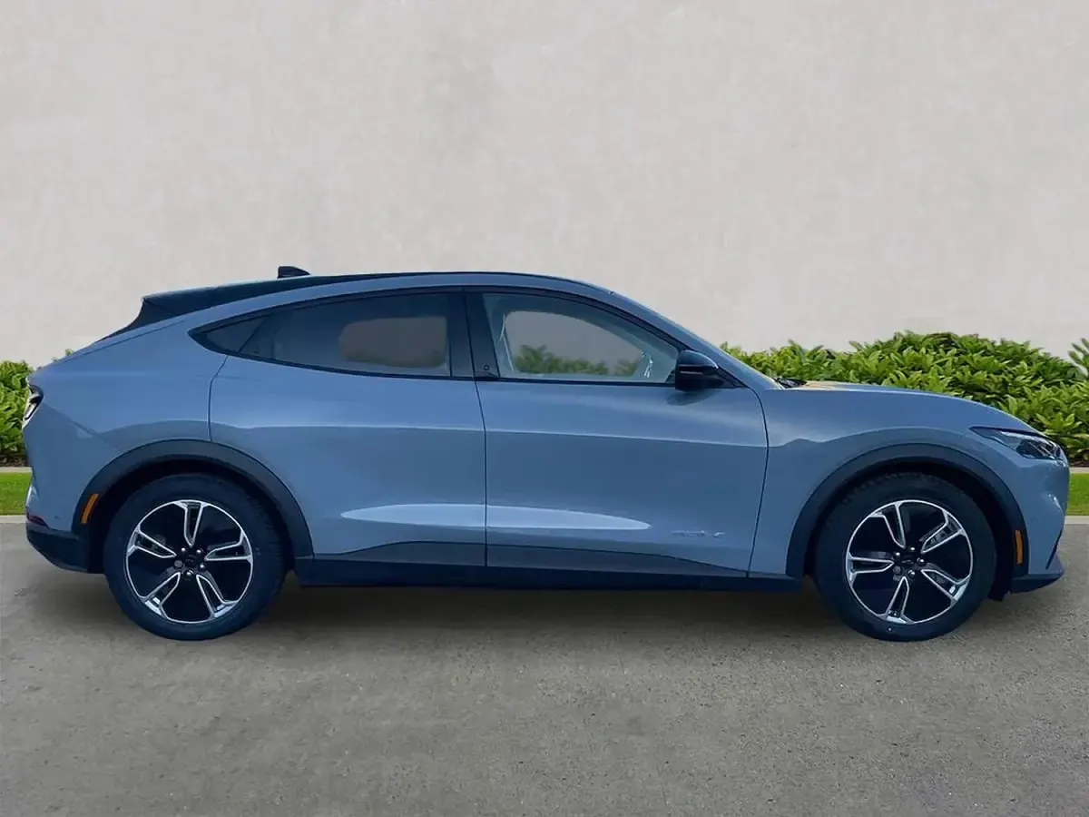 Used Ford Mustang Select 268 HP (197 kW) 2025 Grey SUV