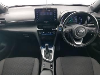 Used Toyota Yaris Hybrid Design 116 HP (85 kW) 2022 Blue Estate