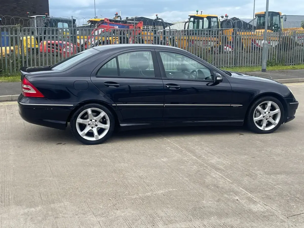 Used Mercedes C200 2006 Black Sedan