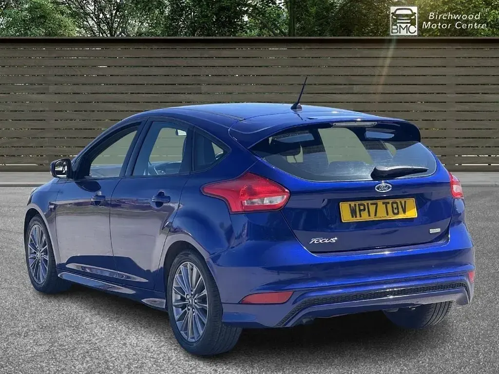 Used Ford Focus ST-Line 125 HP (91 kW) 2017 Blue Hatchback