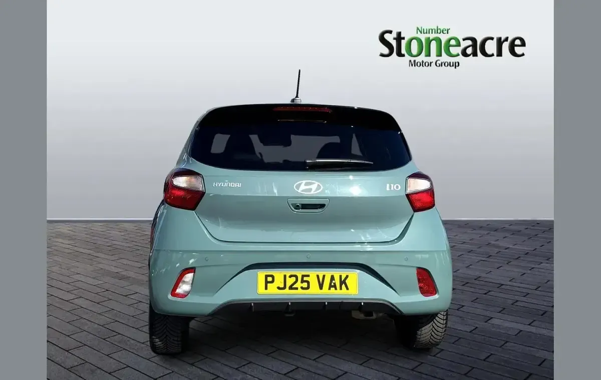 Used Hyundai i10 Premium 83 HP (61 kW) 2025 Green Hatchback