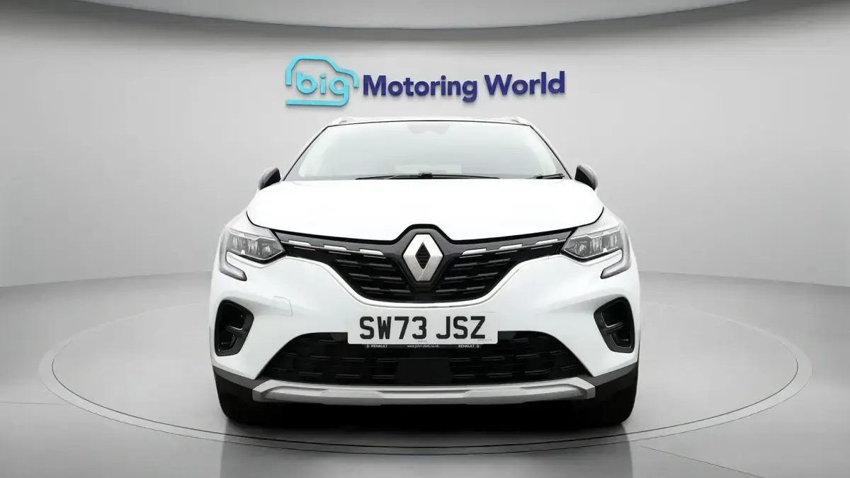 Used Renault Captur Techno 145 HP (106 kW) 2023 White SUV