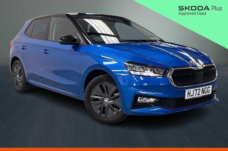 Used Skoda Fabia Colour Edition 70 HP (51 kW) 2022 Race blue metallic black magic pearl effect Hatchback