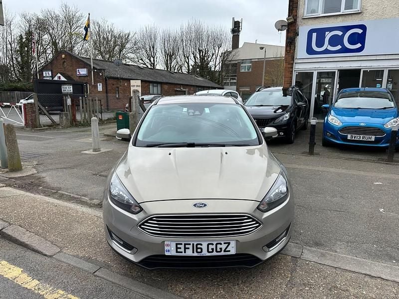 Used Ford Focus Titanium 125 HP (91 kW) 2016 Silver Hatchback