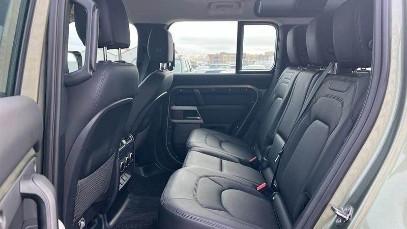 Used Land Rover Defender SE 300 HP (220 kW) 2024 Pangea green SUV
