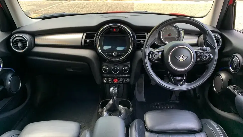 Used Mini Cooper Exclusive 136 HP (100 kW) 2019 Red Hatchback