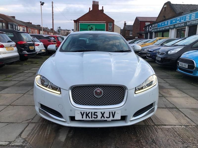 Second-hand Jaguar XF Luxury 2015 Alb Berlinǎ