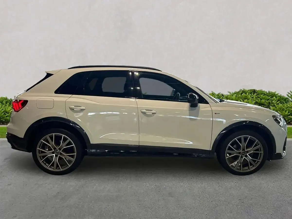 Used Audi Q3 Black Edition 147 HP (108 kW) 2024 White SUV