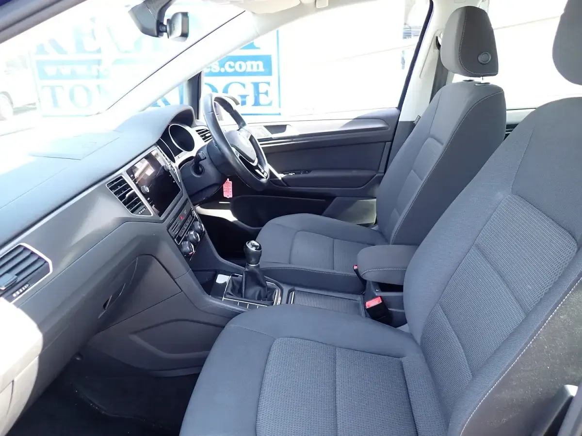Used VW Golf Sportsvan SE 130 HP (95 kW) 2018 Blue MPV