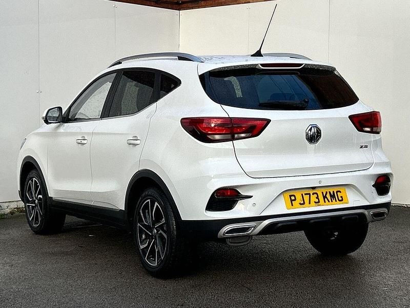Used MG ZS Exclusive 111 HP (81 kW) 2023 White Hatchback