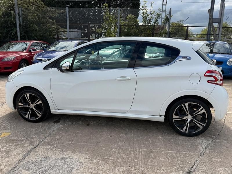 Used Peugeot 208 Active 2013 White Hatchback