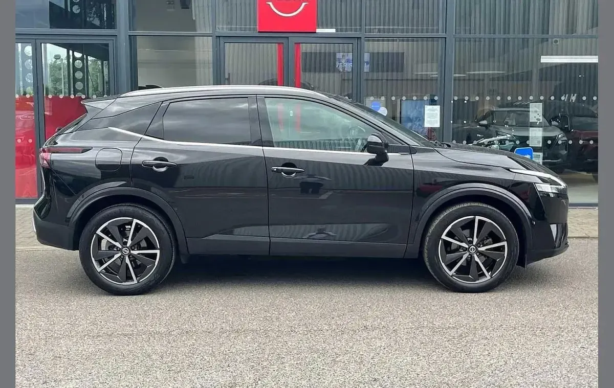 Used Nissan Qashqai Tekna 138 HP (101 kW) 2022 Black SUV