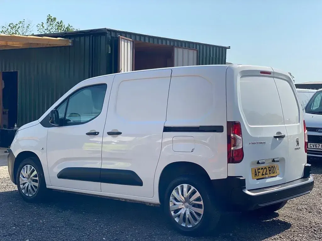 Used Peugeot Partner Premium 131 HP (96 kW) 2022 White MPV