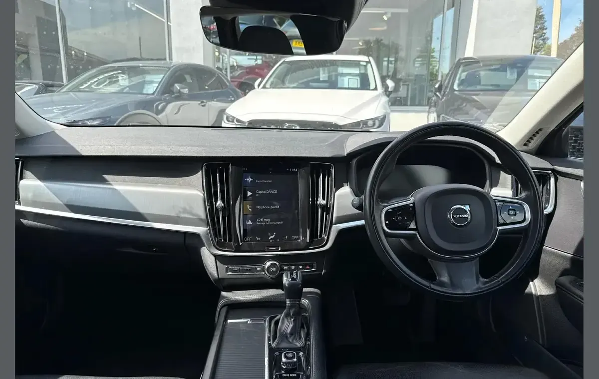 Used Volvo V90 Momentum 187 HP (137 kW) 2018 Grey Estate