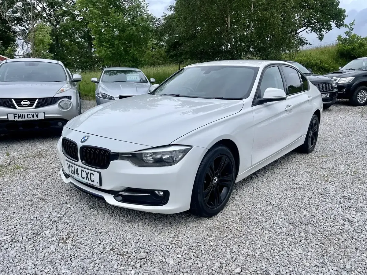 Used BMW 318 Sport Line 2014 White Sedan