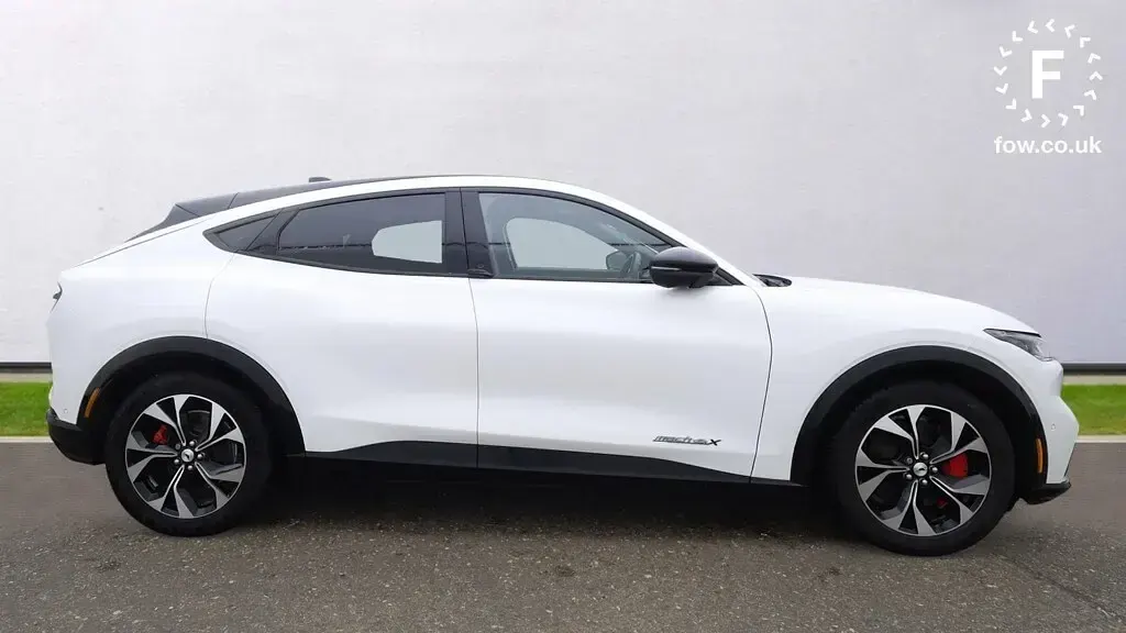 Used Ford Mustang Extended Range 351 HP (258 kW) 2021 White Hatchback