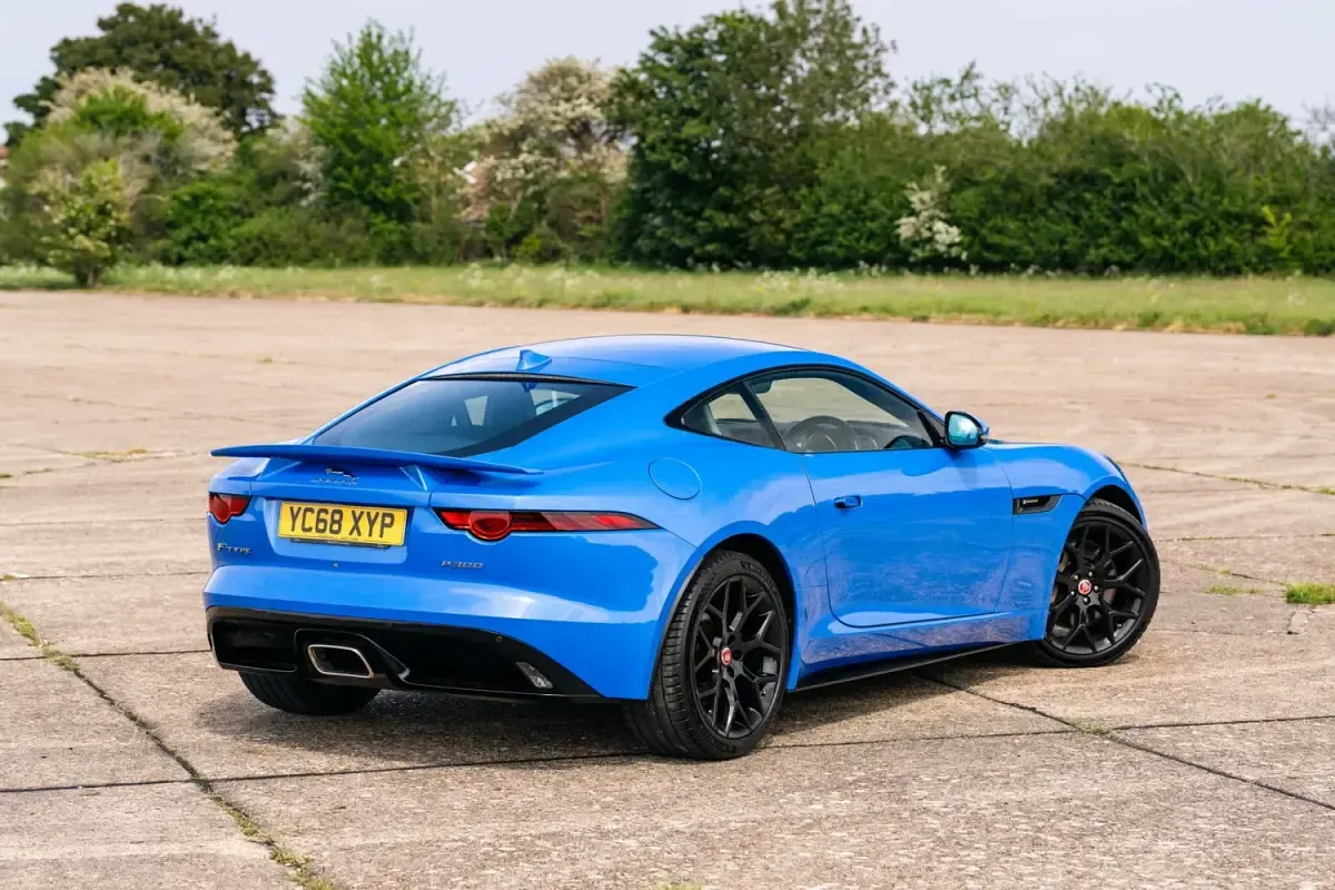Używany Jaguar F-Type 300 KM (220 kW) 2018 Niebieski Coupe