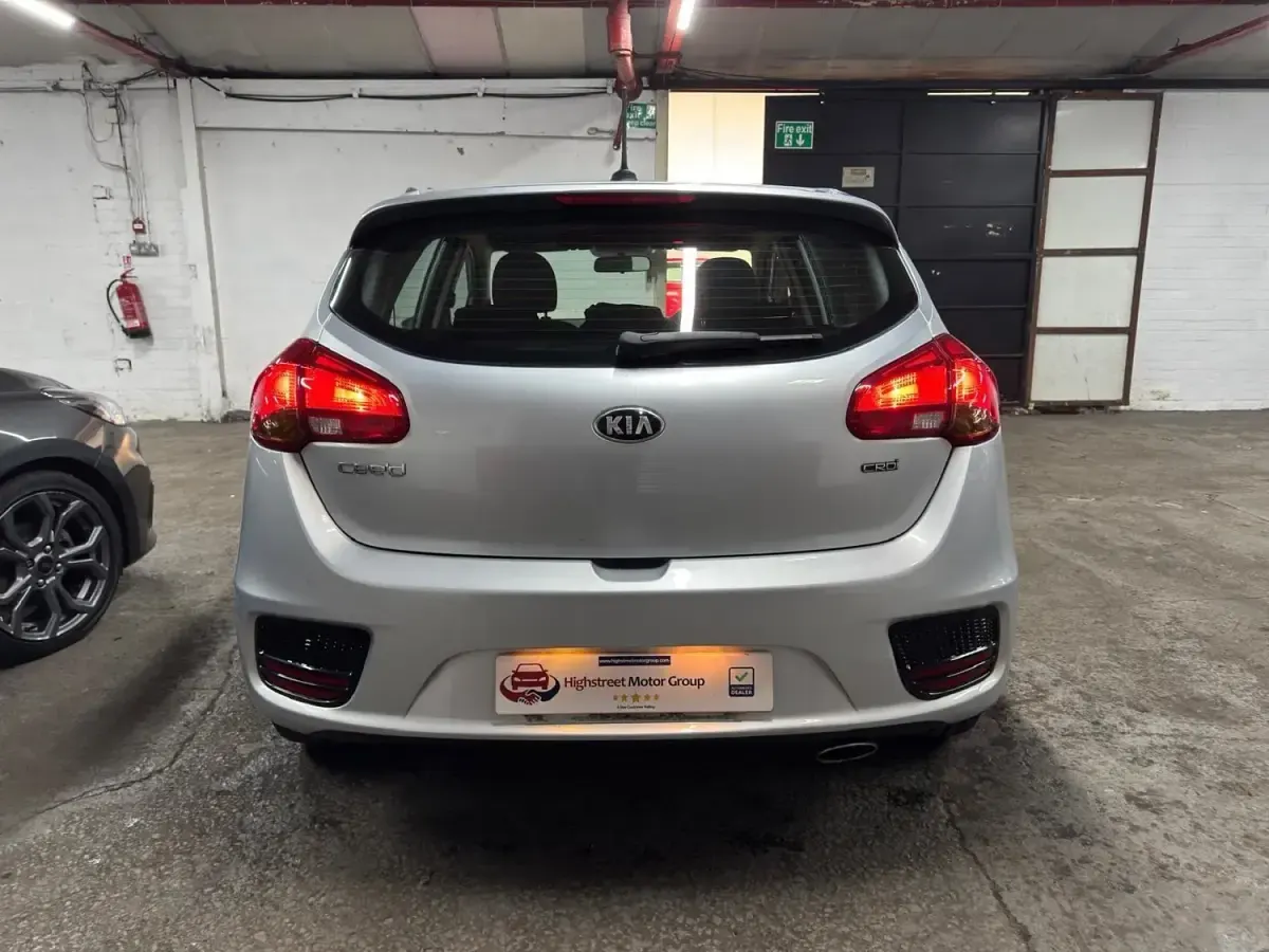 Używany Kia Ceed 2016 Srebrny Hatchback