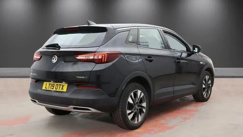 Used Vauxhall Grandland X Sport 130 HP (95 kW) 2019 Black SUV