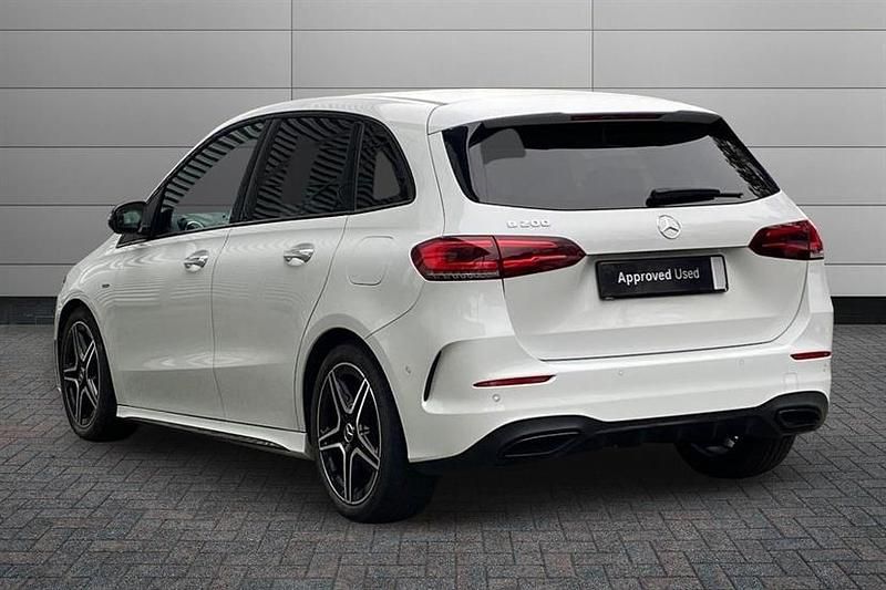 Used Mercedes B200 AMG Line Premium 163 HP (119 kW) 2022 Digital white MPV