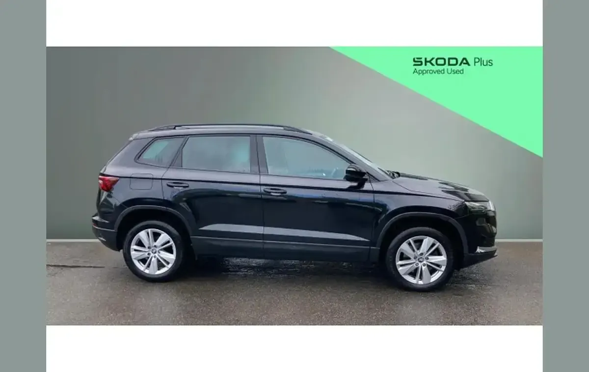 Usado Skoda Karoq SE 150 CV (110 kW) 2025 Negro SUV