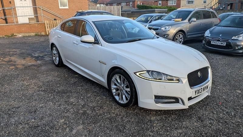 Used Jaguar XF 200 HP (147 kW) 2013 White Sedan