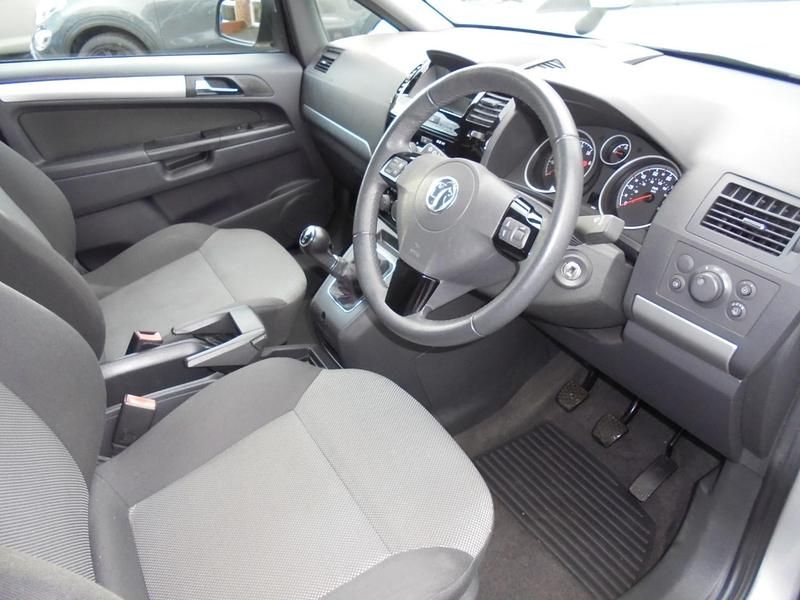 Used Vauxhall Zafira 120 HP (88 kW) 2014 Silver MPV
