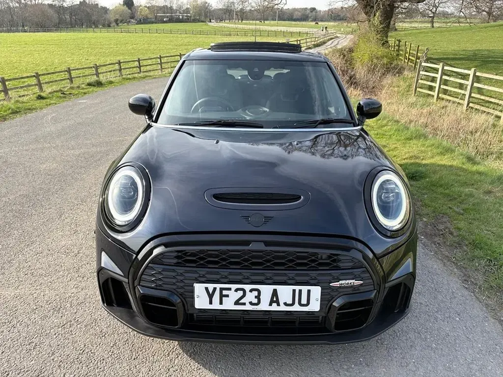 Usado Mini Cooper S Hatch 178 HP (130 kW) 2023 Preto Citadino