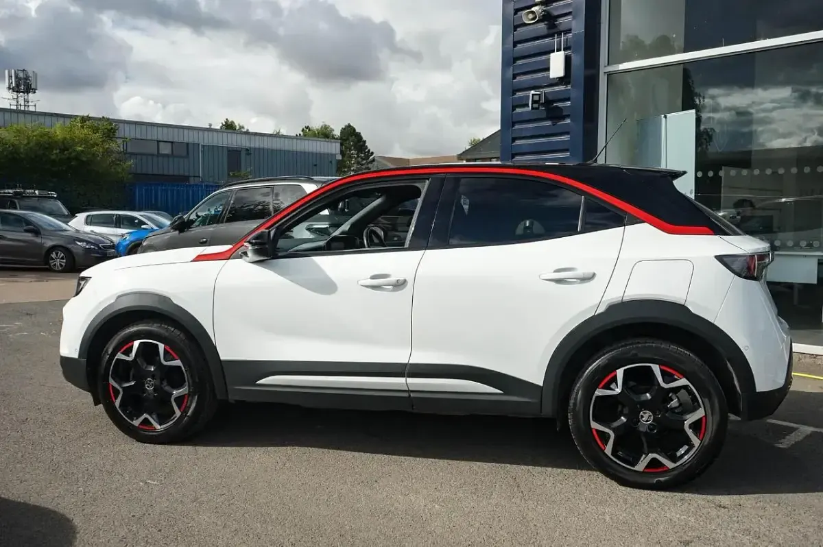 Used Vauxhall Mokka SRi 128 HP (94 kW) 2022 White SUV