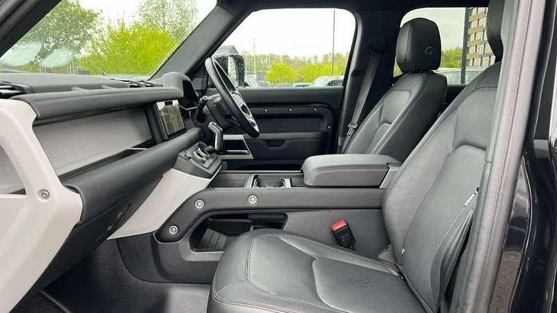 Used Land Rover Defender SE Dynamic 404 HP (297 kW) 2024 Metallic  santorini black SUV