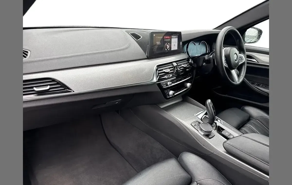 Begagnad BMW 520 M Sport 187 HK (137 kW) 2018 Svart Kombi