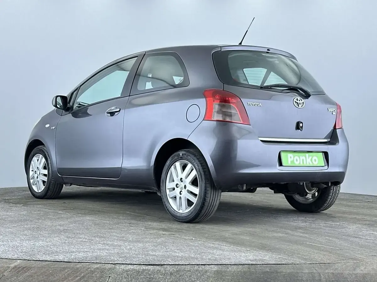 Used Toyota Yaris 90 HP (66 kW) 2008 Grey Hatchback