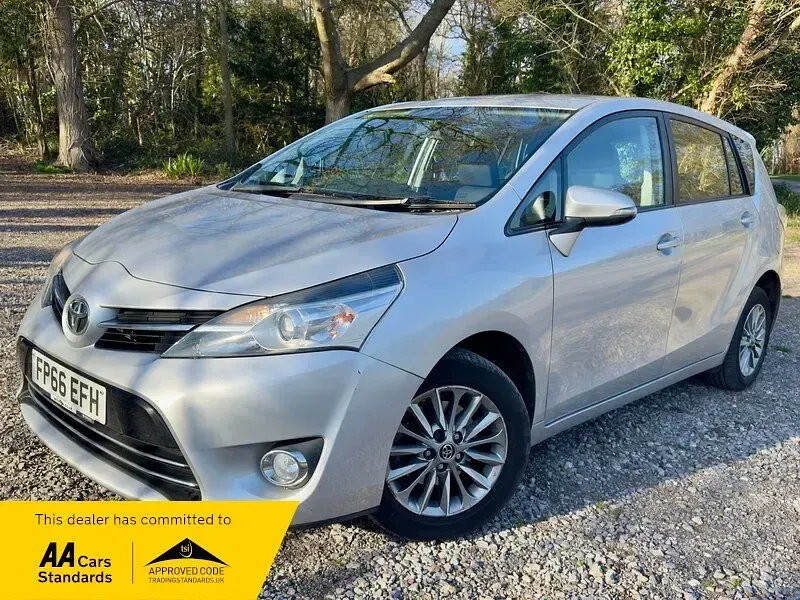 Used Toyota Verso 2016 Silver MPV