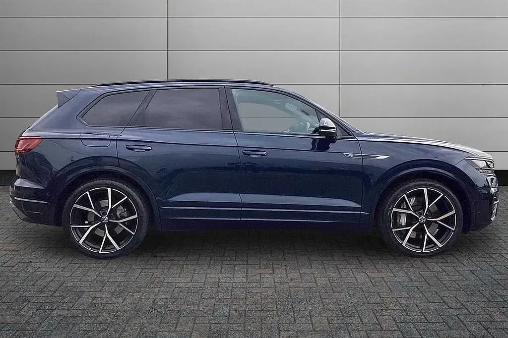 Used VW Touareg R 462 HP (339 kW) 2023 Meloe blue SUV