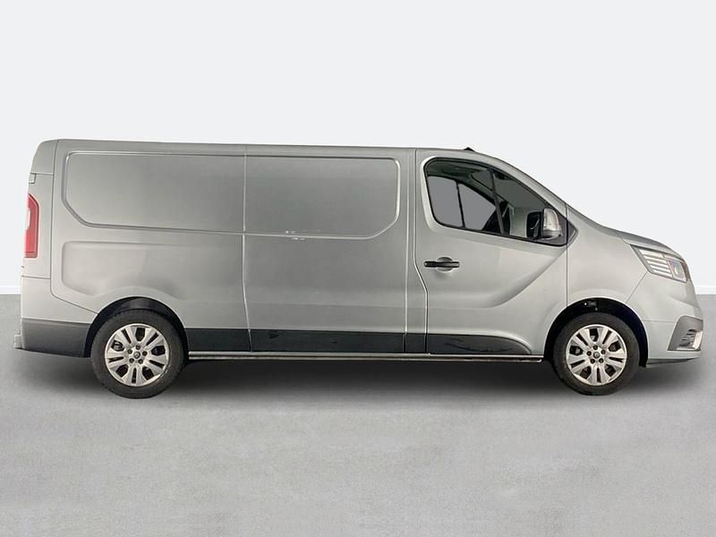 Begagnad Renault Trafic 2023 Grå Minibuss