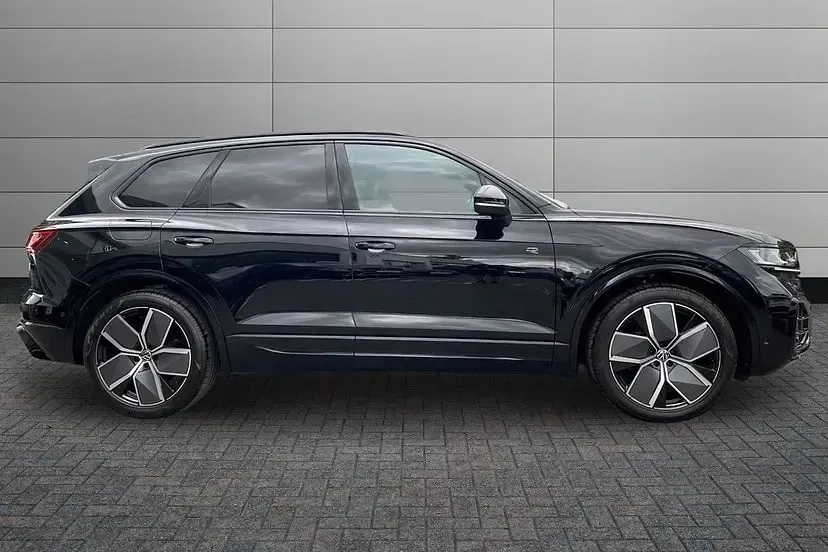 Used VW Touareg Black Edition 286 HP (210 kW) 2025 Grenadilla black SUV