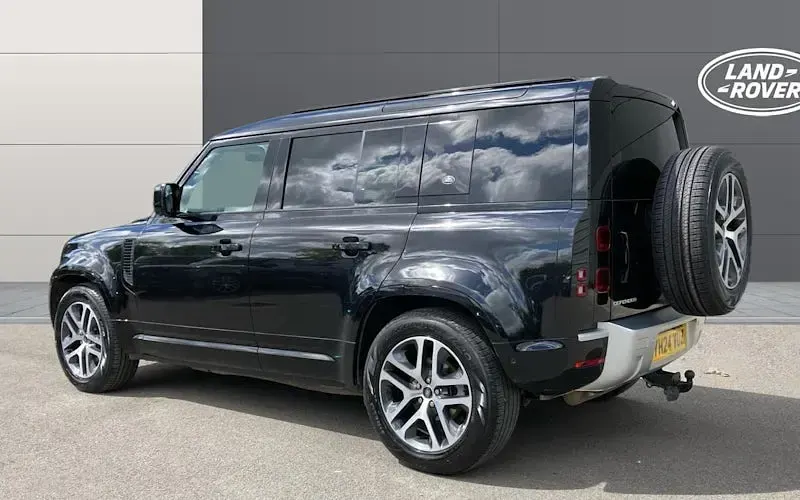Used Land Rover Defender 249 HP (183 kW) 2023 SUV