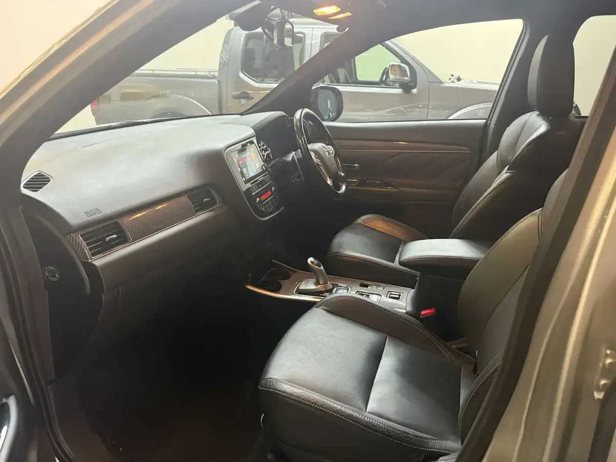 Used Mitsubishi Outlander P-HEV 2019 Silver SUV