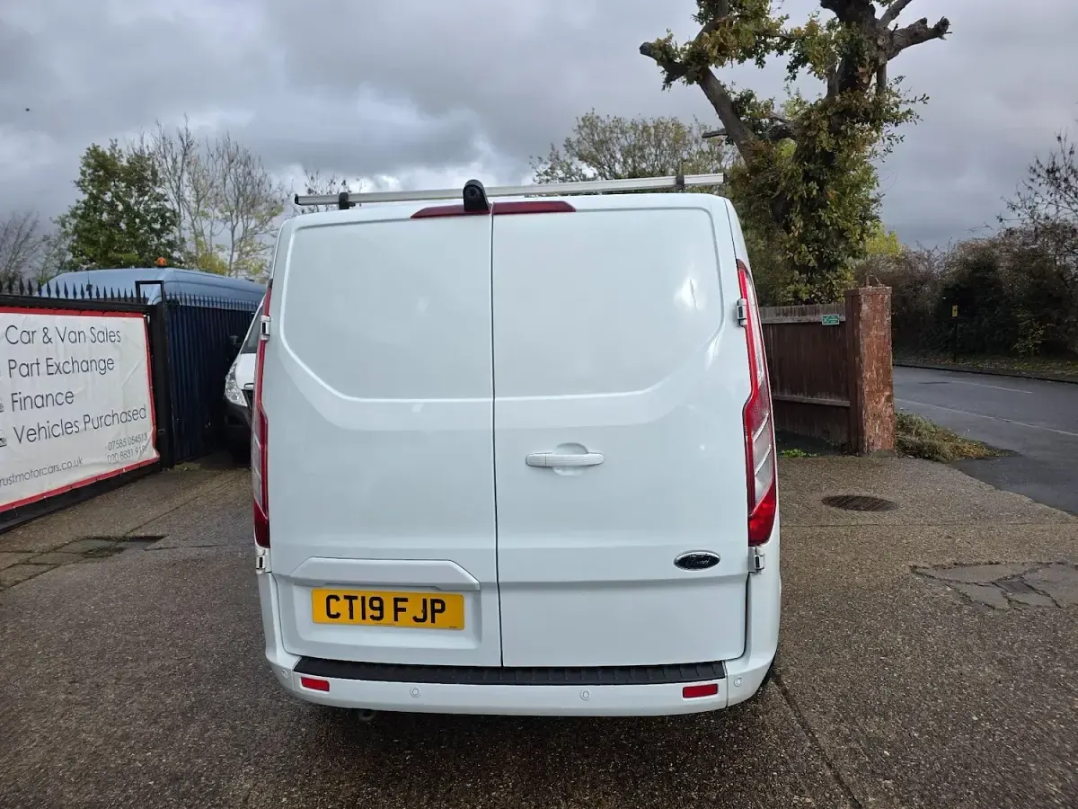 Used Ford Transit Custom Limited 130 HP (95 kW) 2019 White Van