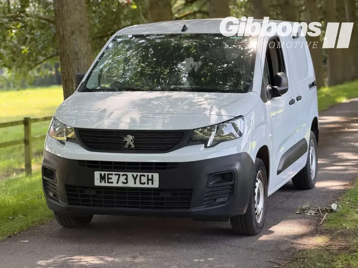 Used Peugeot Partner Premium 131 HP (96 kW) 2024 White MPV
