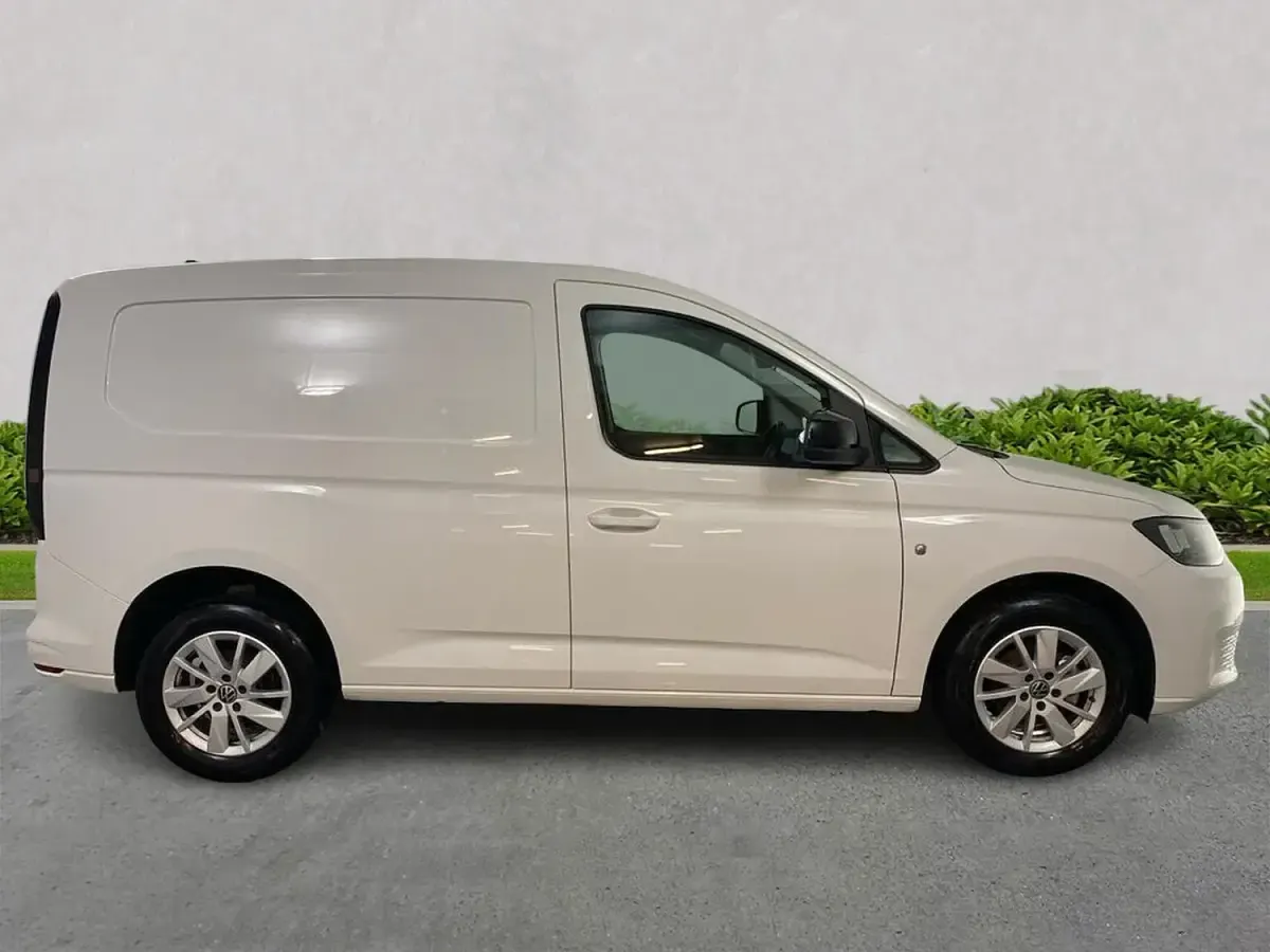 Usado VW Caddy Pro 102 HP (75 kW) 2025 Branco Monovolume